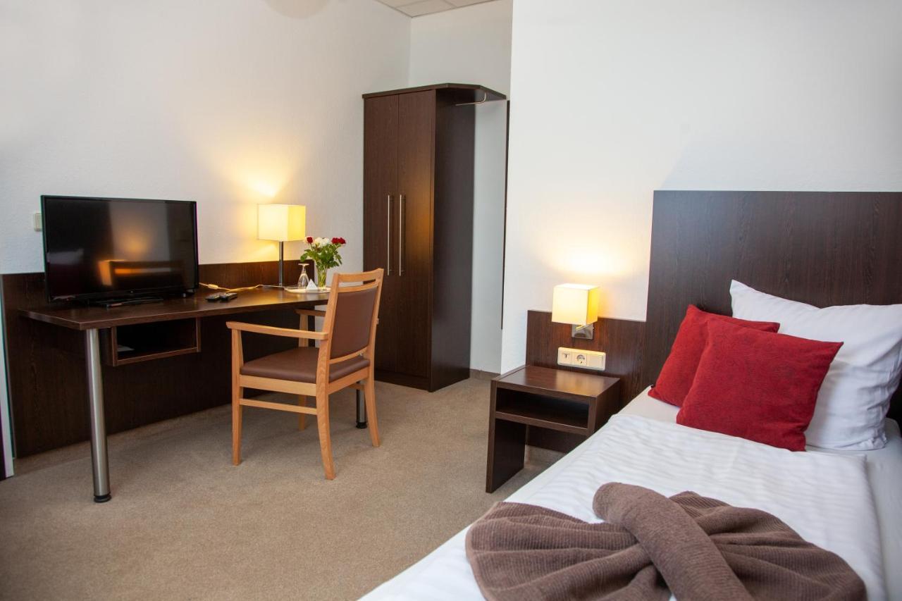 Seehotel Zum Loewen Strasen Exterior photo