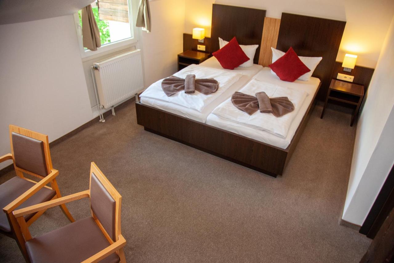 Seehotel Zum Loewen Strasen Exterior photo