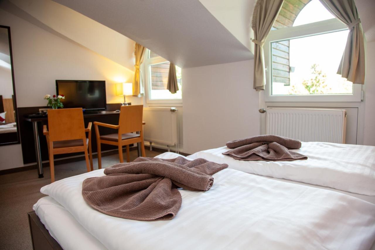 Seehotel Zum Loewen Strasen Exterior photo